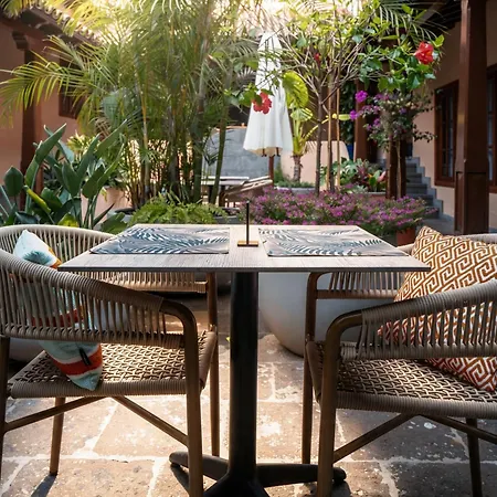 Hotel Jardin Secreto *